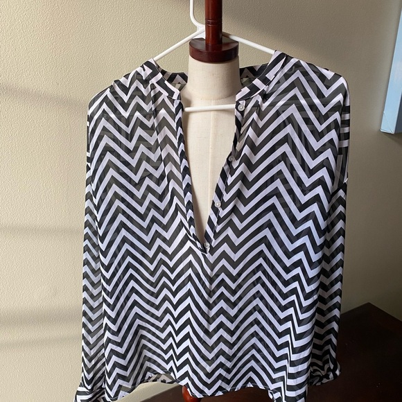 Black and White Chevron Women's Top - Picture 1 of 5